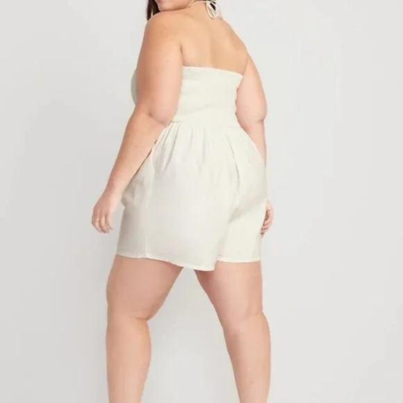 New  Old Navy Linen-Blend O-Ring Halter Romper for Women -- 3.inch inseam - Picture 7 of 8